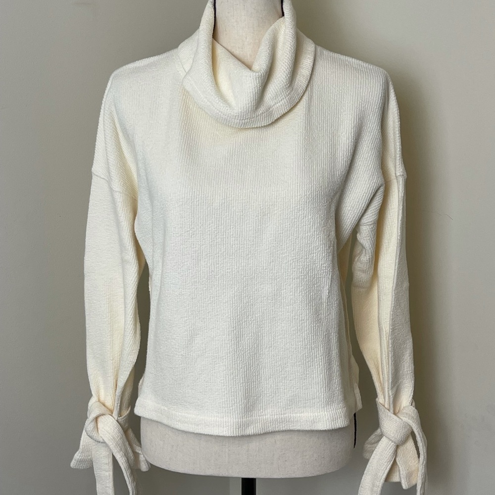 Madewell cowl neck with tie detail on sleeves-M